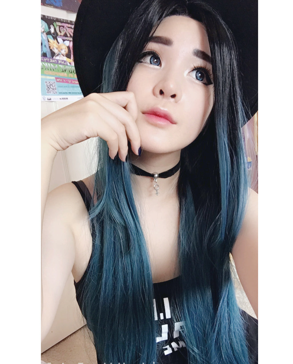 Black and Medium Blue Ombre 24”